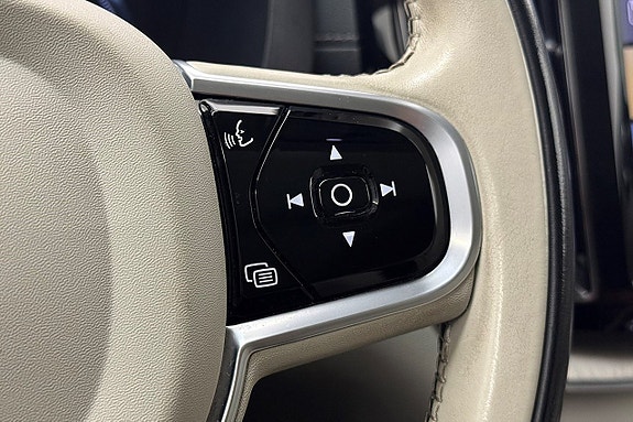 Volvo XC60 23 of 30