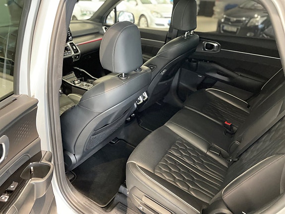 Kia Sorento 12 of 22