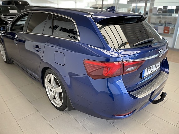 Toyota Avensis 8 of 18