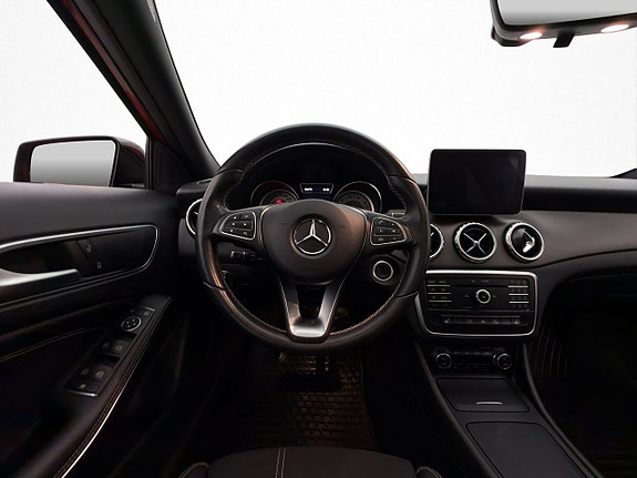 Mercedes-Benz GLA200 13 of 30