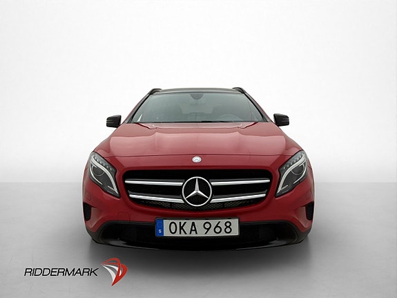 Mercedes-Benz GLA200 2 of 30