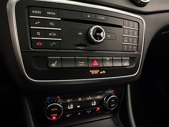 Mercedes-Benz GLA200 25 of 30