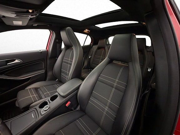 Mercedes-Benz GLA200 11 of 30