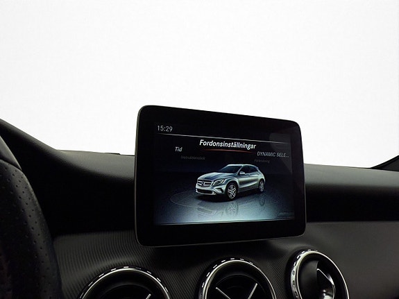 Mercedes-Benz GLA200 20 of 30