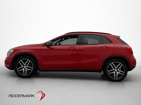 Mercedes-Benz GLA200 4 of 30