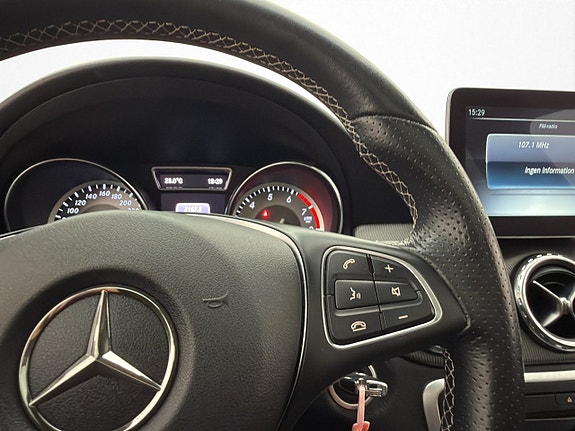 Mercedes-Benz GLA200 17 of 30