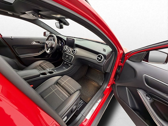 Mercedes-Benz GLA200 26 of 30