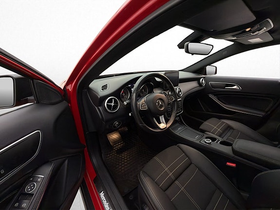 Mercedes-Benz GLA200 10 of 30