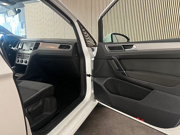 Volkswagen Golf Sportsvan 20 of 27