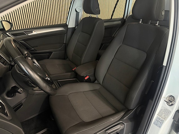 Volkswagen Golf Sportsvan 11 of 27