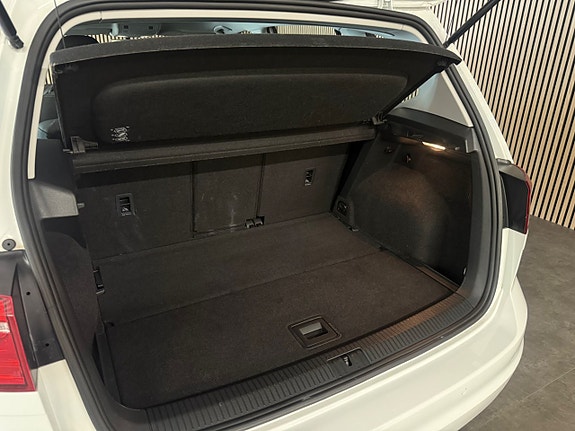 Volkswagen Golf Sportsvan 22 of 27