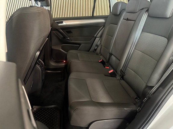 Volkswagen Golf Sportsvan 17 of 27