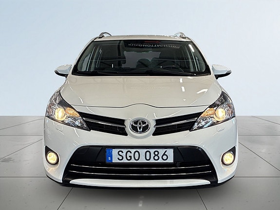 Toyota Verso 2 of 19