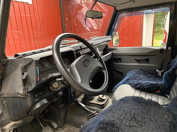 Land Rover Defender 130 5 of 8