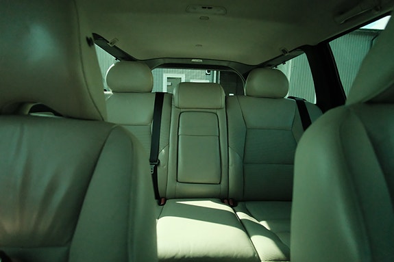 Volvo V70 6 of 8