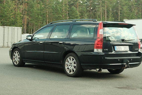 Volvo V70 2 of 8