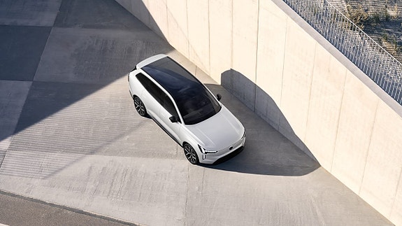 Volvo EX90 13 of 27