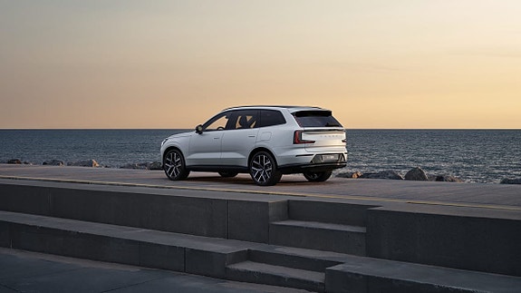 Volvo EX90 12 of 27