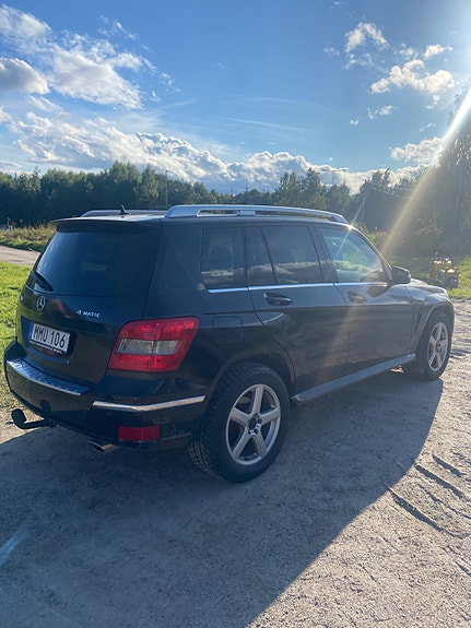 Mercedes-Benz GLK280 3 of 14