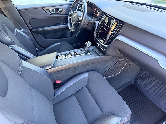 Volvo V60 12 of 28