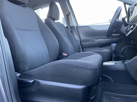 Toyota Yaris 13 of 19