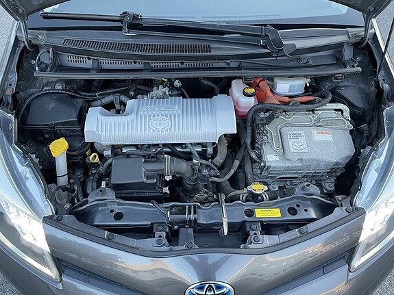 Toyota Yaris 19 of 19