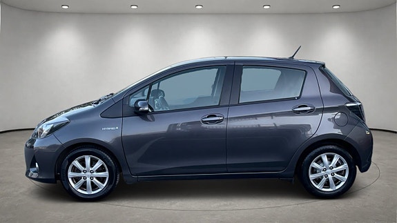 Toyota Yaris 4 of 21