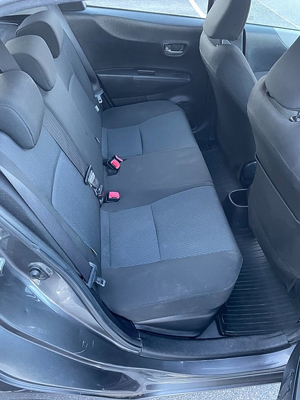 Toyota Yaris 14 of 19
