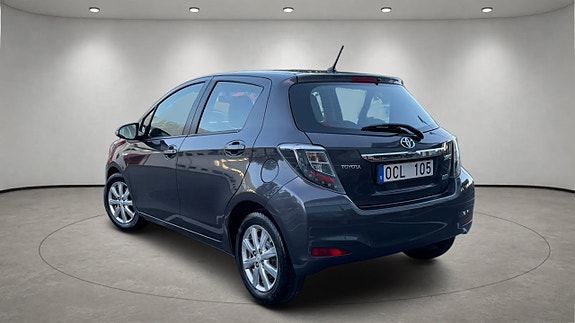 Toyota Yaris 8 of 21
