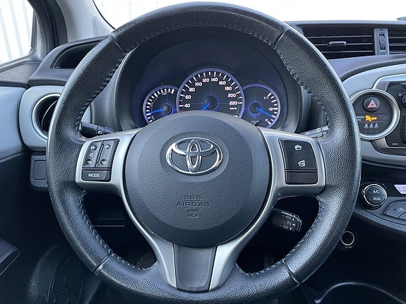 Toyota Yaris 11 of 19