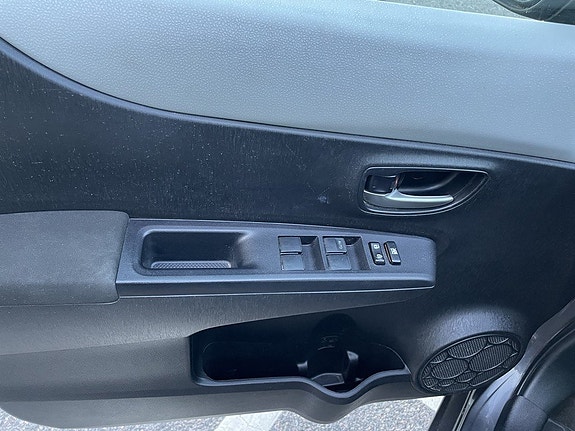Toyota Yaris 15 of 19
