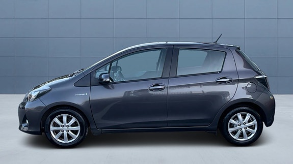 Toyota Yaris 4 of 19