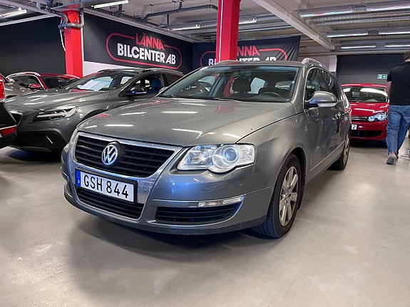 Volkswagen Passat 2 of 15