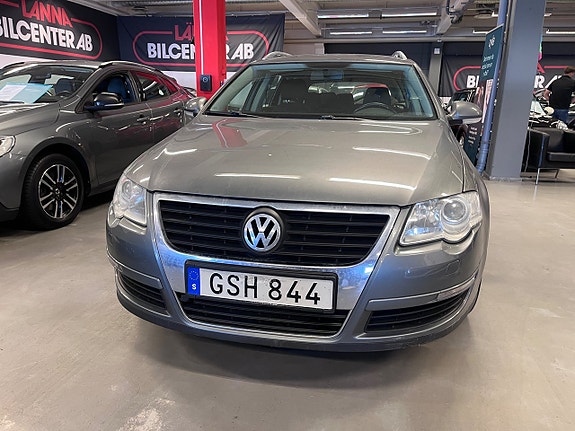 Volkswagen Passat 3 of 15