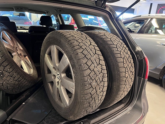 Volkswagen Passat 8 of 15