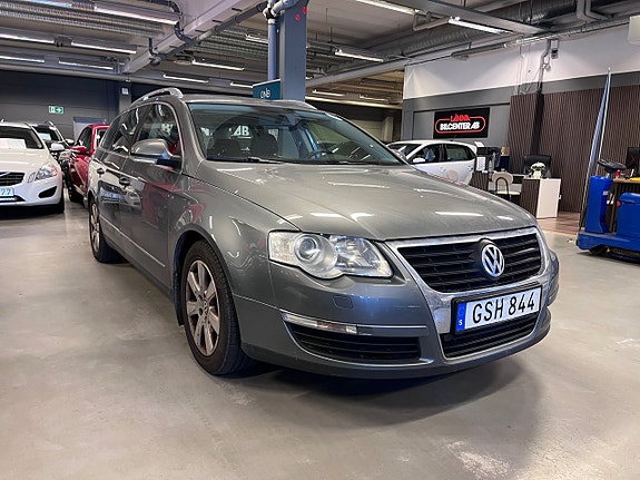 Volkswagen Passat 4 of 15