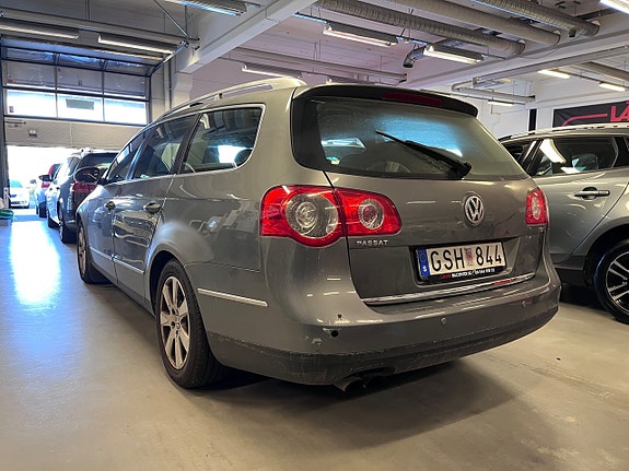 Volkswagen Passat 9 of 15