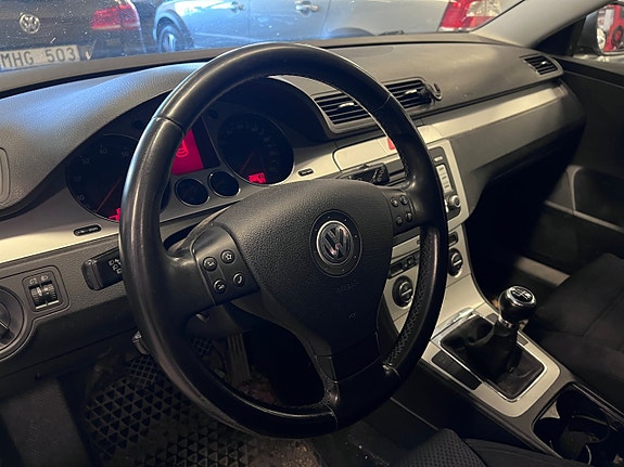 Volkswagen Passat 14 of 15