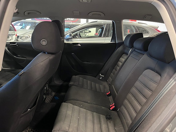Volkswagen Passat 13 of 15