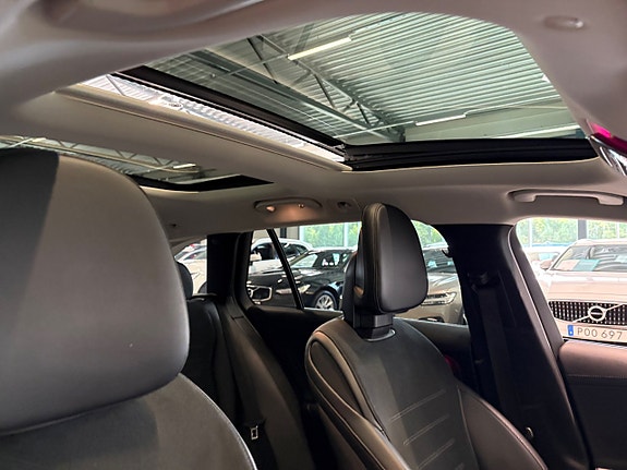 Mercedes-Benz C300 e 14 of 25