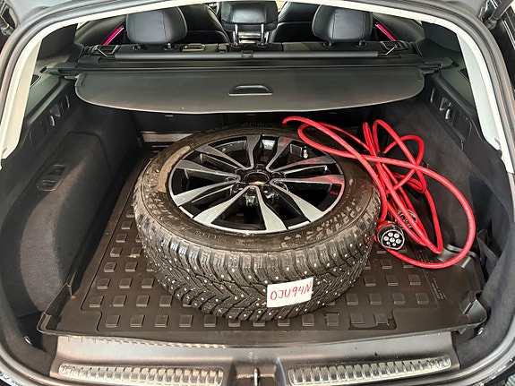 Mercedes-Benz C300 e 25 of 25