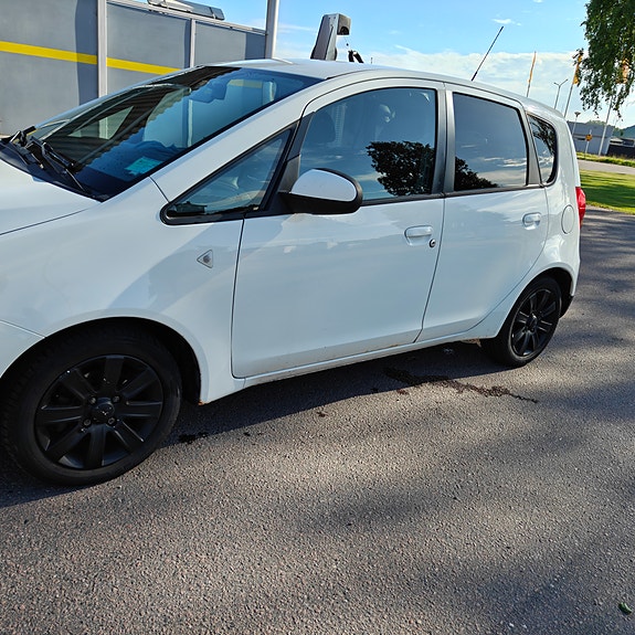 Mitsubishi Colt 2 of 6