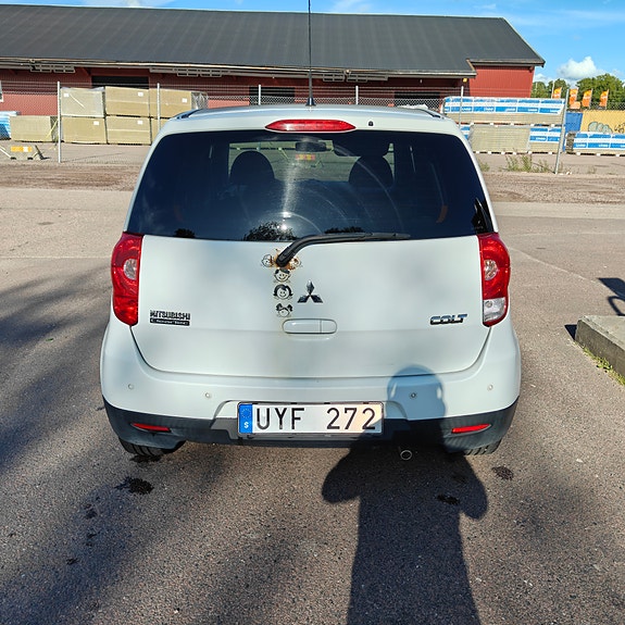 Mitsubishi Colt 4 of 6