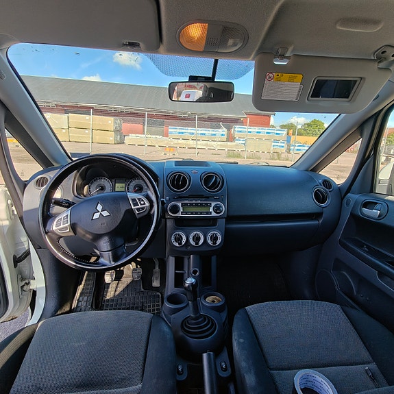 Mitsubishi Colt 5 of 6