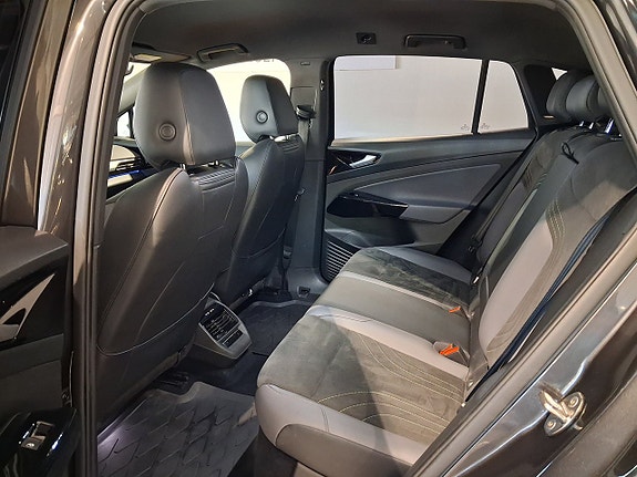 Volkswagen ID.4 4 of 6