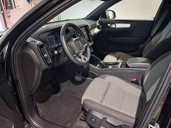 Volvo XC40 3 of 6