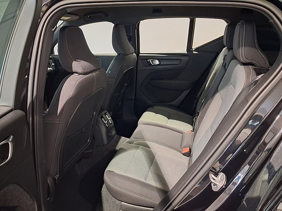 Volvo XC40 4 of 6