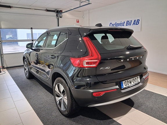 Volvo XC40 2 of 6