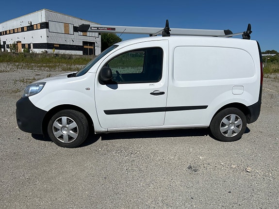 Nissan NV250 2 of 6