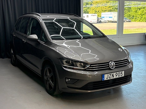 Volkswagen Golf Sportsvan 2 of 14
